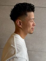 メンズサロンオー 宮崎(Men's salon O.)&nbsp;フェードカット 刈り上げ 波巻きパーマ アップバング 短髪 30代
