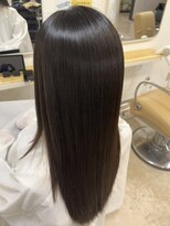 トイロ(TOIRO)&nbsp;そんなに強くはない癖毛でもトリートメントでは落ち着きません。