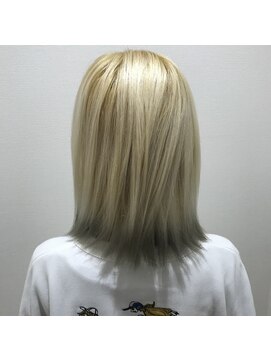 ブリス(VLISS) ハイトーン袖カラー_外ハネボブ