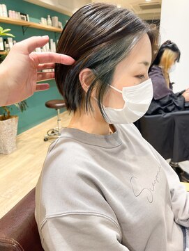 エミス バイ メルト 吉祥寺(emis by melt) 【堀惠洋平】インナーカラー　モスグリーン　丸みショート