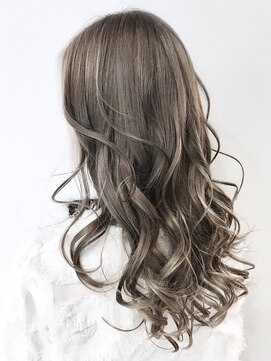 リリー シンジュク(Lilly) 【Lilly新宿】#アッシュベージュ#ブリーチ#ダブルカラー