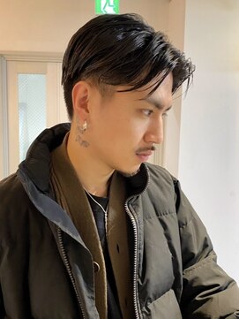 ルーム(Loom.) センターパート刈り上げマッシュ