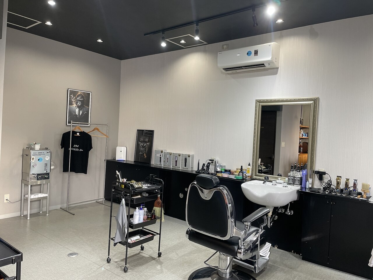 鏡 ヘアサロン バーバー ニーキュウヨン バーバーズストア(294 BARBER's Store