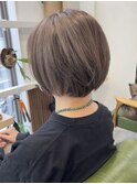 明るめカラーで脱・暗い白髪染め！大人の前下がりボブ