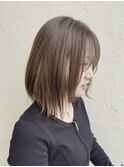 透明感あふれるグレージュカラー × 外ハネボブ
