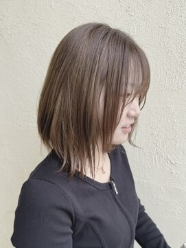 キャパジャストヘアー(CAPA just hair) 透明感あふれるグレージュカラー × 外ハネボブ