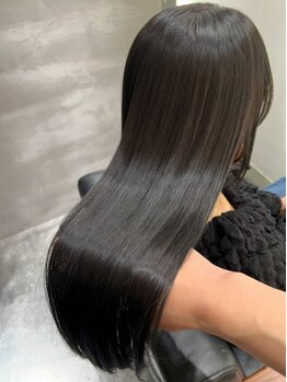 ネイビー(neivy)の写真/【艶サラ美髪◎】自然で柔らかい縮毛矯正で“自分史上最高の髪”に。初めての方も安心♪感動の仕上がりに◎