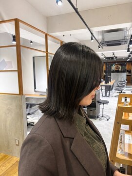 アカラ(acala) 切りっぱなしボブ【20代30代40代/イルミナカラー/髪質改善】