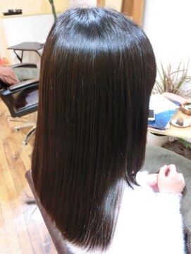 リアム ヘアアンドメイク(liam hair and make) 艶ストレートスタイル