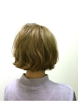 ハビット (habitt) 外ハネ切りっぱなしボブ