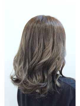 ティンク 横浜(Tink) 大人の艶イルミナ『モノトーンベージュ』/ニュアンスカラー