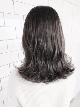 ブルー(BLUE) 《Blue》#ダークグレージュ#外ハネ#赤み消し#切りっぱなし