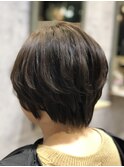 カーキグレージュマッシュショートボブフェザーバングヘナ(所沢)