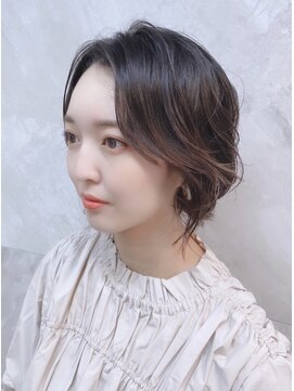 ドゥマン(Demain) ★◎ウルフボブカーキグレージュ大人かわいいフェザーバング小顔