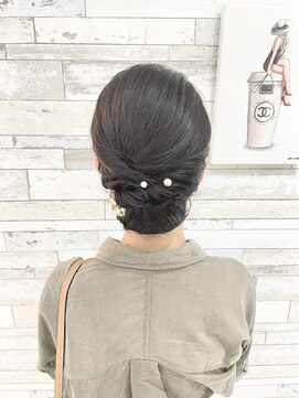 ブルームス アンジュ(Blooms Unge) キレイめアップスタイル