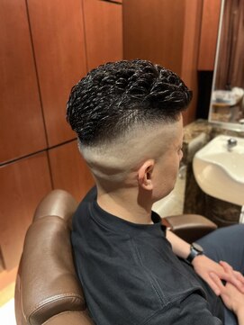 ヘアモード キクチ 銀座店 濡れパンスキンフェード