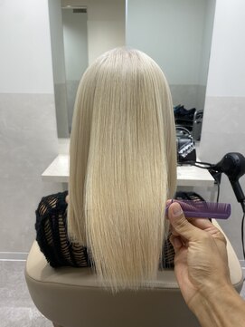 サロウィン 那覇店(SALOWIN) 20代30代イメチェンホワイトブロンドホワイトグレージュ胸上