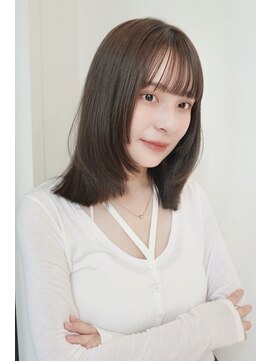 ローネス(LONESS) レイヤーカット　ミディアムレイヤー　透明感カラー