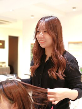 ヘアーアンドメイク ヒューラ 立川店(HAIR&MAKE hurra)の写真/途中で担当が変わる煩わしさ無し！お客様1人1人に合わせた接客で、癒しのくつろぎ空間をご提供します♪