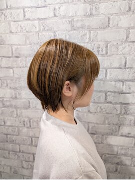 ベルポ(Bellpo) ブリーチ無しでミルクティーベージュショート【薬師神 浦和】