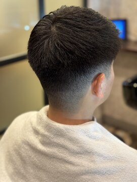 キタセンジュバーバー バイ ティーズ(KITASENJU BARBER by T's) 清潔感あるショートスタイル