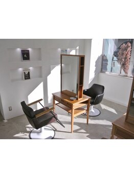 落ち着いたアットホームな雰囲気で居心地◎初めての方でもリラックスしてお過ごしいただけます＊