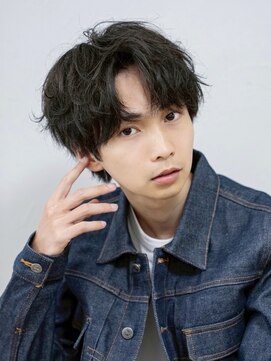 ファルベ(Farbe) ブルーブラック フェザーパーマ サーフカール センターパート