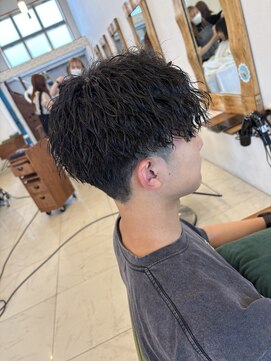 スパリブール(Spalibur) 縦落ちツイストスパイラルパーマ