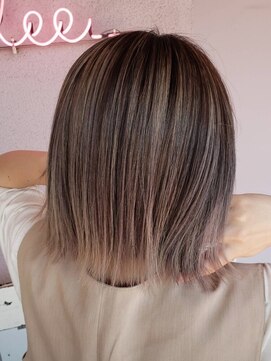 アットティー 金沢八景(at tee...) 【エアータッチ×切りっぱなしボブ】