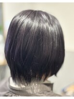 アンジー(Angee)&nbsp;ヴァイオレット×ピンクで、ツヤとやわらかさのある上品ボブ