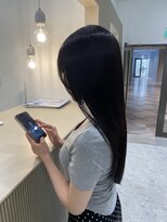 シュヴーブリヤン(cheveux brillants)&nbsp;神戸三宮の美髪縮毛矯正｜毛先まで整う上品な黒髪ロングスタイル