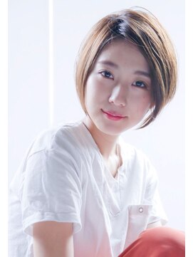 エイミー(Aimee) Aimee グレージュ×ナチュラルショート