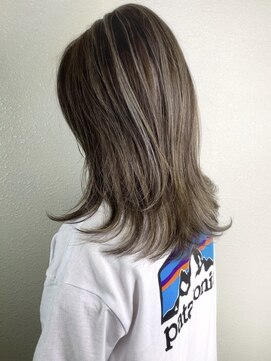 アルティナ(artina) 外ハネセミディ×ハイライトカラー【artina町田】