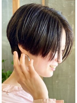 ダブルアームズ(W ARMS) 凛としたショート。