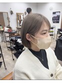 ミルクティーベージュ/ミニボブ/ハイトーン