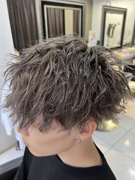 アイズ 海老名(AIZU) メンズシルバーダブルカラー 波巻きスパイラルパーマ マッシュ