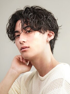 ゴールド 京都(GOALD) センターパート波巻きスパイラルツイストスパイラル刈り上げ