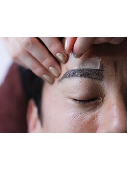 【メンズの身嗜み】バーバーならではのシェービング技術&骨格に合わせた黄金比率の眉毛で清潔感UP<理容室>