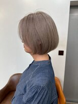白髪ぼかしカラー×ショートボブ