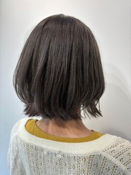 アトリア 横浜(Atria) 透明感カラー　グレージュウルフボブ