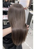 ツヤ髪ロングヘア　グレーベージュ