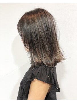 クラン(clan) clan<大人可愛い耳かけハイトーン黒髪ミディ>