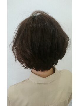 ハナ ビューティーヘアー(hana.) 前下がりショートボブ