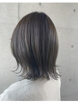 アチーブリス(achieve Liss)&nbsp;透明感透け感アッシュグレー黒髪暗髪 外ハネくびれショート