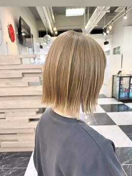 テテ(TETE) ボブ/ハイトーンボブ/切りっぱなしボブ