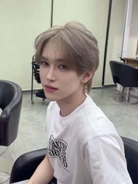 オーシャントーキョーウエスト 心斎橋 (OCEAN TOKYO WEST) メンズセンターパート韓流シースルーウルフグレージュカラー