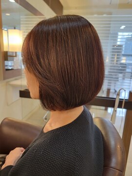 ナビバイケンジ(NaVI by KENJE) 丸み×くびれで“首が細く見える”大人ショート