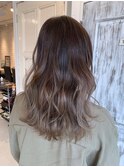 【セミロング×アッシュグレー】