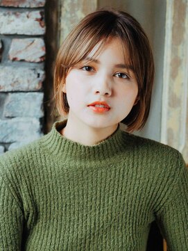 アデリタ(Adelita) ミニボブ×アッシュベージュ