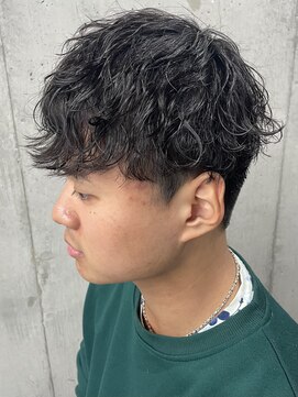 フイ 代々木(Hui) メンズ/アップバング/ツーブロックマッシュ/束感ショート波巻き